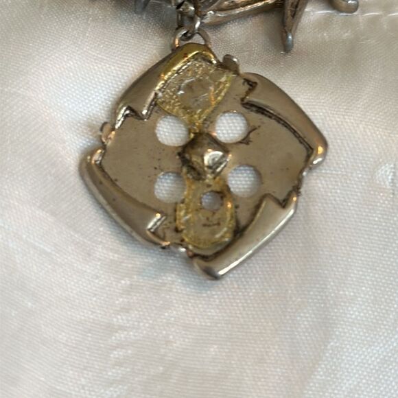 Vintage Asian inspired chunky gold tone charm bracelet - Picture 7 of 7